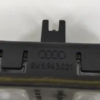 Audi A5 Lampa oświetlenia tylnej tablicy rejestracyjnej 8W6943021