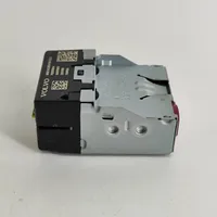 Volvo XC40 USB-pistokeliitin 32375814