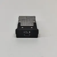 BMW 2 F44 Connecteur/prise USB 8711939