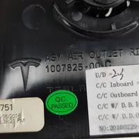 Tesla Model X Kojelaudan tuuletussuuttimen suojalista 600762800C
