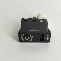 BMW 5 F10 F11 Connettore plug in AUX 9237653