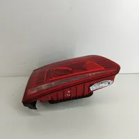Volkswagen Touareg II Lampy tylnej klapy bagażnika 7P6945307