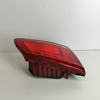 Volkswagen Touareg II Lampy tylnej klapy bagażnika 7P6945307