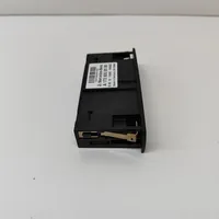 Mercedes-Benz C W205 Connecteur/prise USB A1728202000