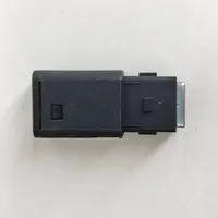 Opel Mokka X Enchufe conector USB 98217039DX
