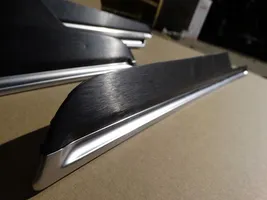 Porsche Macan Rivestimento della portiera anteriore (modanatura) 