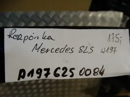 Mercedes-Benz SLS AMG Держатель угловой части бампера 