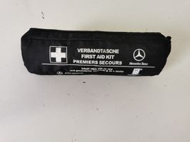 Mercedes-Benz E W211 Kit di pronto soccorso A2118600250