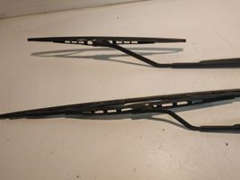 Toyota Corolla Verso AR10 Front wiper blade arm 1676