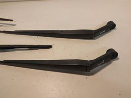 Toyota Corolla Verso AR10 Front wiper blade arm 1676