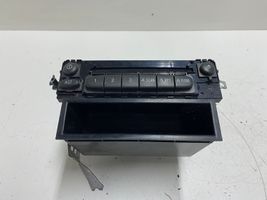 Toyota Yaris Radio/CD/DVD/GPS-pääyksikkö 5552033020