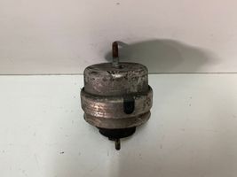 Volkswagen PASSAT B5.5 Dzinēja spilvens 8D0199379AE