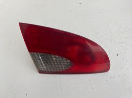 Toyota Avensis T220 Lampy tylnej klapy bagażnika 23300102