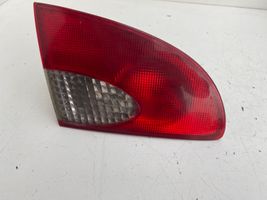 Toyota Avensis T220 Lampy tylnej klapy bagażnika 23300102