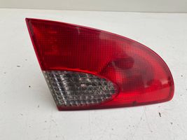 Toyota Avensis T220 Lampy tylnej klapy bagażnika 23300102