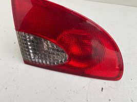 Toyota Avensis T220 Lampy tylnej klapy bagażnika 23300102