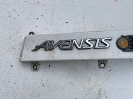 Toyota Avensis T220 Takavalon valaisimen muotolista 