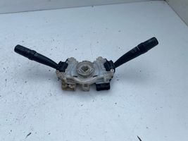 Toyota Avensis T220 Leva/interruttore dell’indicatore di direzione e tergicristallo 17B553