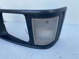 Isuzu Midi Rivestimento sotto il faro/fanale 21221394