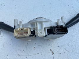 Toyota Avensis T220 Leva/interruttore dell’indicatore di direzione e tergicristallo 17B553