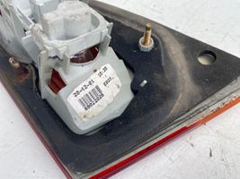 Toyota Avensis T220 Lampy tylnej klapy bagażnika 89022026