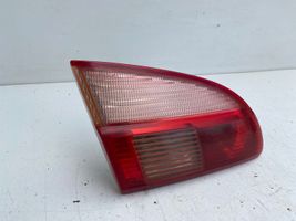 Toyota Avensis T220 Lampy tylnej klapy bagażnika 89022026