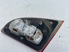 Toyota Avensis T220 Lampy tylnej klapy bagażnika 89022026