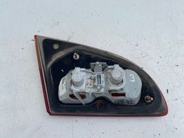 Toyota Avensis T220 Luci posteriori del portellone del bagagliaio 89022025