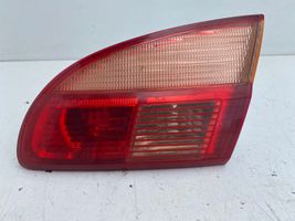 Toyota Avensis T220 Lampy tylnej klapy bagażnika 89022025