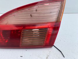 Toyota Avensis T220 Lampy tylnej klapy bagażnika 89022025