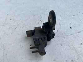 Toyota Avensis T220 Turboahtimen magneettiventtiili 2581927010