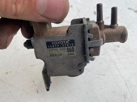 Toyota Avensis T220 Turboahtimen magneettiventtiili 2581927010