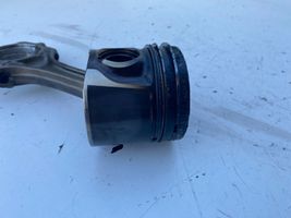 Toyota Avensis T220 Piston with connecting rod 