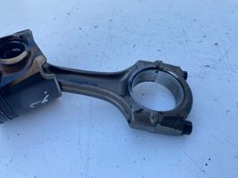 Toyota Avensis T220 Piston with connecting rod 