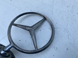 Mercedes-Benz 190 W201 Mostrina con logo/emblema della casa automobilistica 