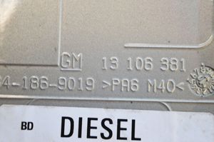 Opel Signum Apdaila prie degalų bako dangtelio 13106381