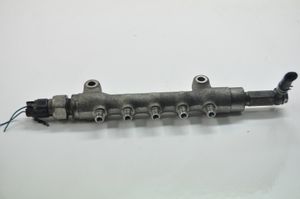 Subaru Impreza II Tuyau de conduite principale de carburant 613107L27