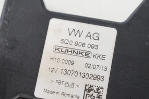 Audi A3 S3 8V Polttoaineen ruiskutuspumpun ohjainlaite/moduuli 5Q0906093