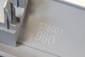 Subaru Outback (BS) Boîte à gants garniture de tableau de bord S18007960
