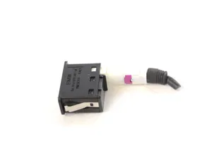 Mini Cooper F57 Connettore plug in AUX 6820397