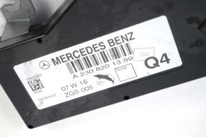 Mercedes-Benz SL R230 Pystyantennivahvistin A2308201389