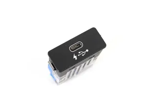 BMW Z4 g29 USB-pistokeliitin 8711939