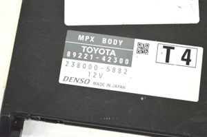 Toyota RAV 4 (XA40) Korin keskiosan ohjainlaite 2380005882