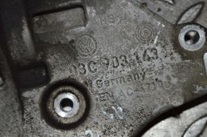 Volkswagen Golf VI Staffa di montaggio del compressore dell’A/C 03C903143