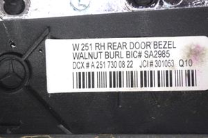 Mercedes-Benz R W251 Ramka przycisku otwierania szyby drzwi tylnych A2517300822