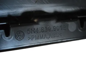 Volkswagen Golf VIII Takaoven lasin muotolista 5H4839901B