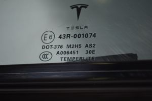 Tesla Model S Porte avant 