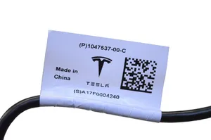 Tesla Model S USB-pistokeliitin 104753700C