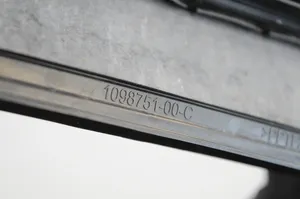 Tesla Model Y Kratka wentylacyjna pod zderzakiem tylnym 109875100C