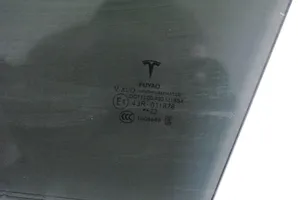 Tesla Model Y Szyba drzwi tylnych 43R011876